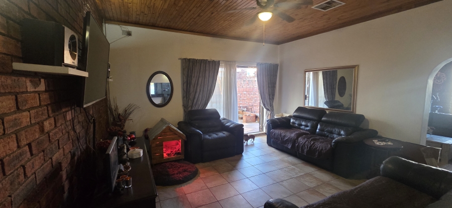 4 Bedroom Property for Sale in Rhodesdene Northern Cape